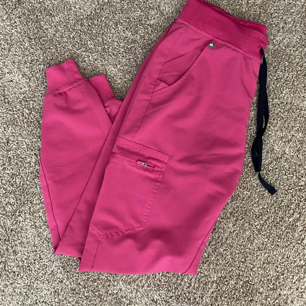 Figs pink Zamora jogger scrub pants Small